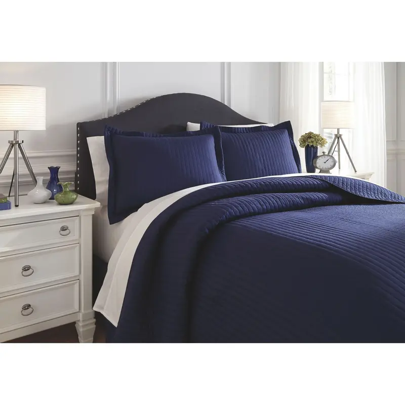 Raleda King-Size Coverlet Set With Matching Shams 1